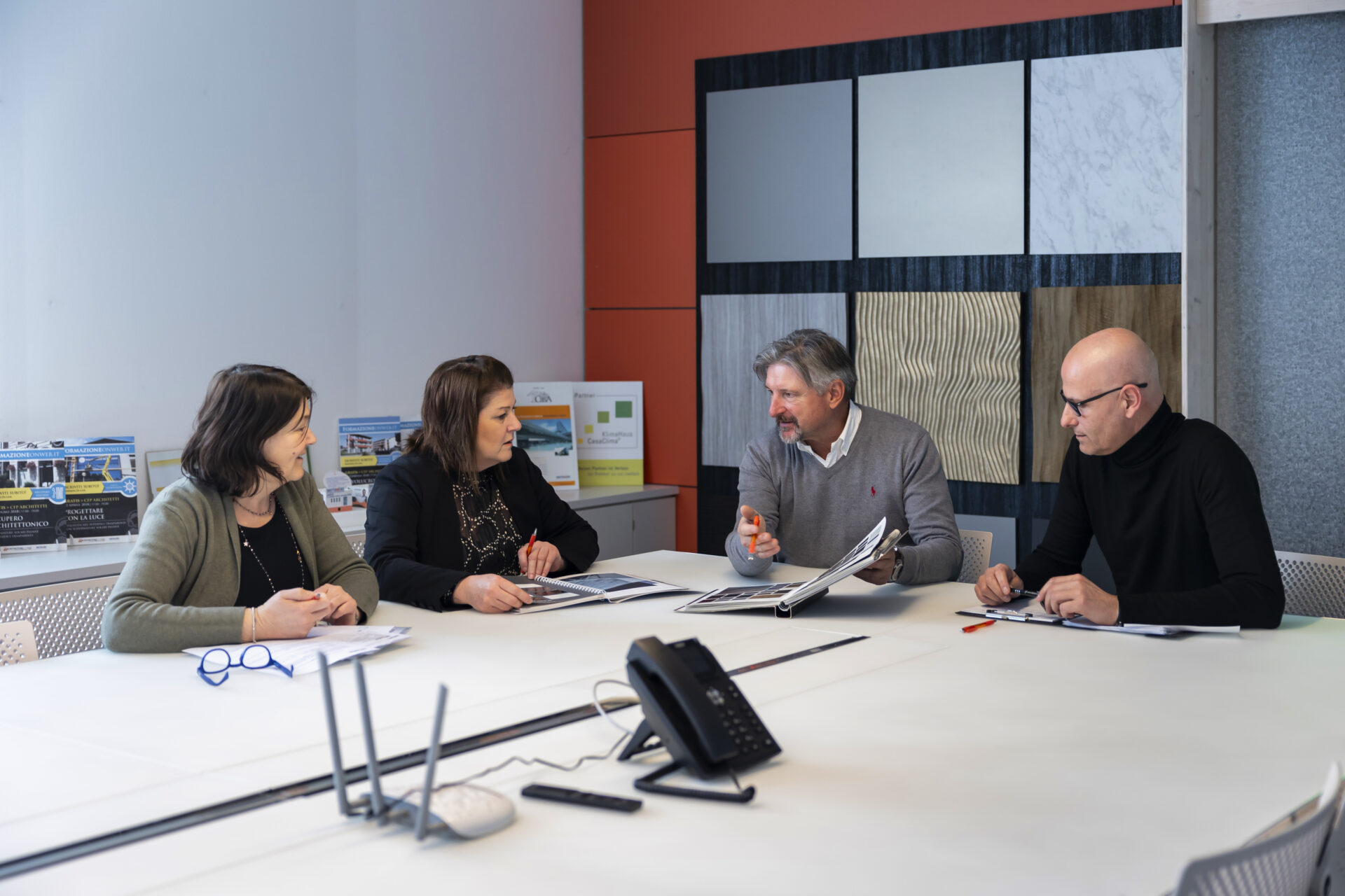 Arbeiten Sie mit uns 1 Arbeiten Sie mit uns EOC Serisolar ABPH 7948