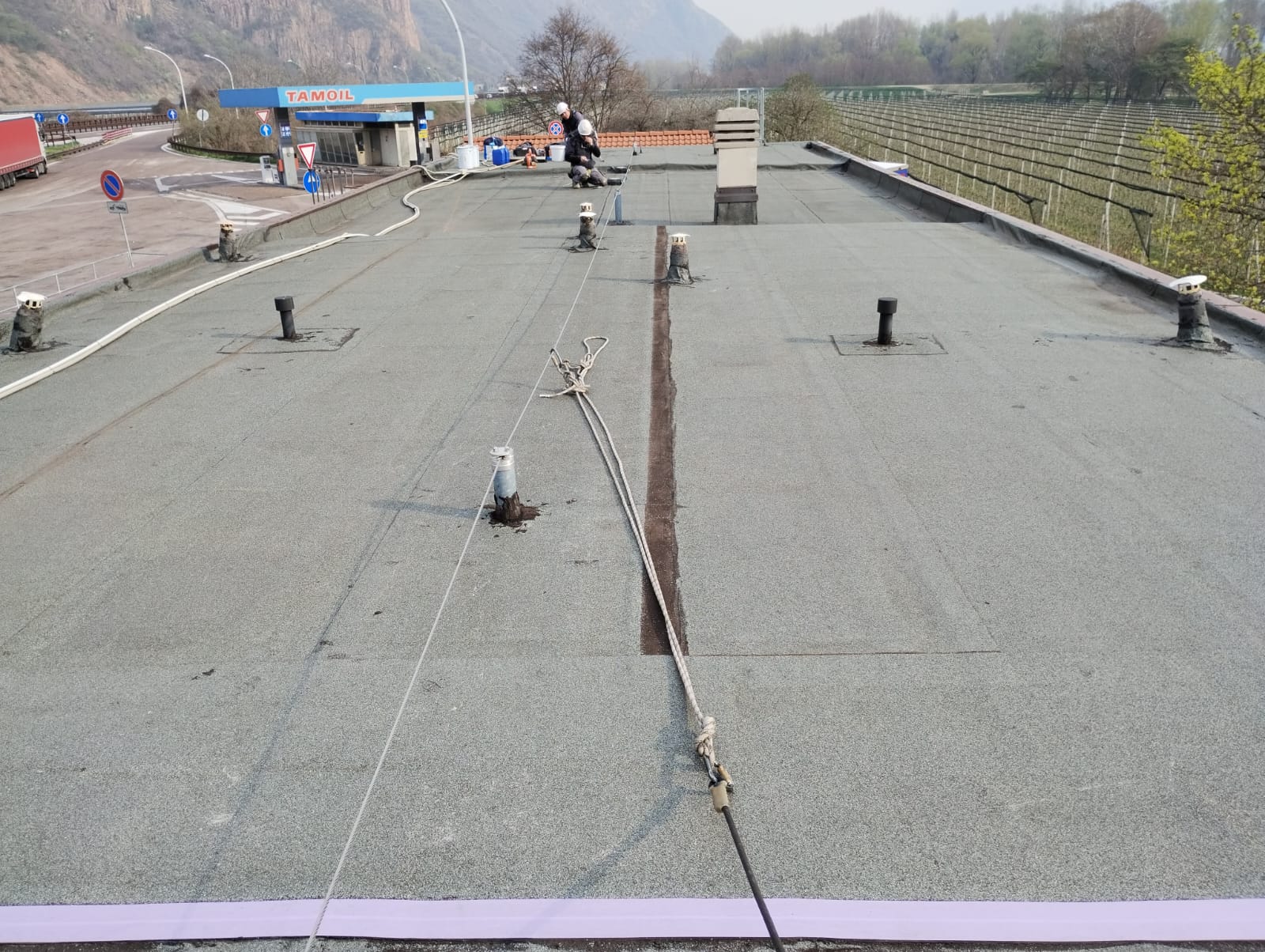 Thermoreflective Coatings for Roofs 2. STAZIONE DI SERVIZIO LEIMBURG