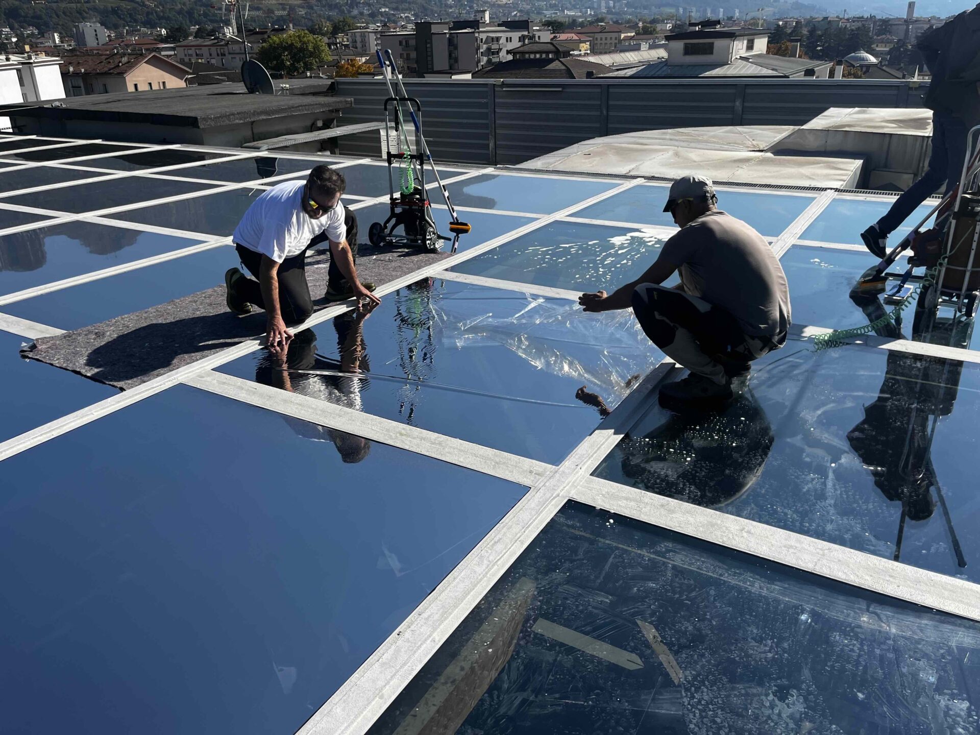 Rivestimenti impermeabilizzanti liquidi per coperture vetrate – Triflex 2 Rivestimenti impermeabilizzanti liquidi per coperture vetrate – Triflex 3. UNIV TN SILVER15EXT0013