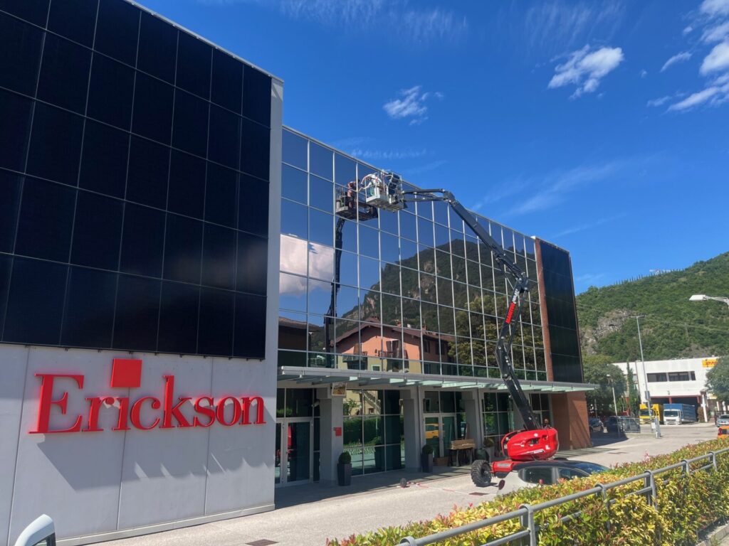Resilienza climatica dei capannoni industriali: le soluzioni passive contro il caldo estremo 1. ERICKSON EDIZIONI TN NEUBR30EXT
