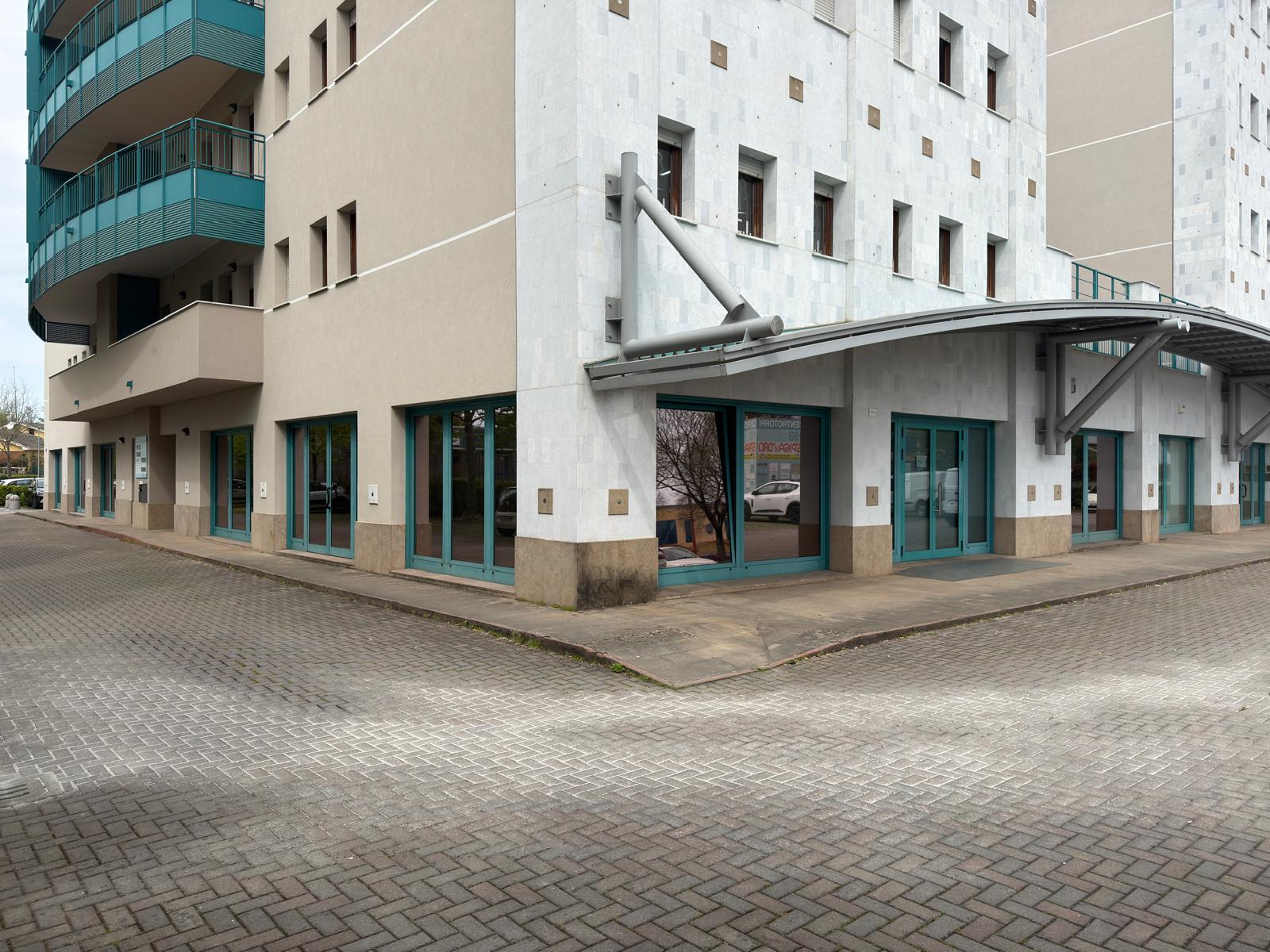 Solar Control Films for Glass 2. ACLI TREVISO NeuBR30EXT