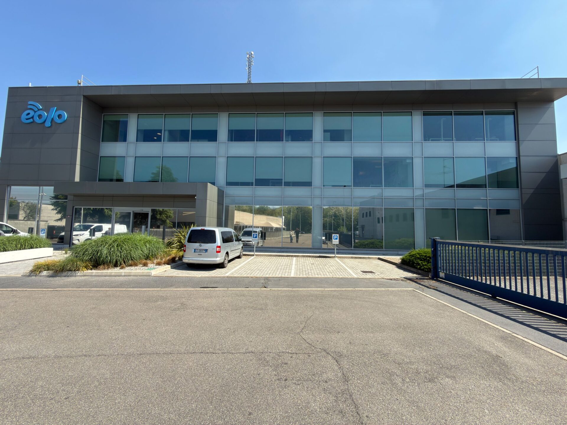 Pellicole antisolari per uffici e negozi 2. EOLO Milano PR70EXT