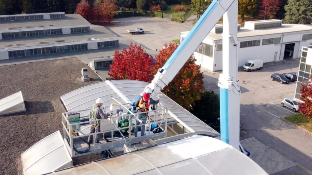 L’errore di affidarsi solo alla climatizzazione: soluzioni sostenibili per la gestione della temperatura interna negli edifici industriali e commerciali 1 L’errore di affidarsi solo alla climatizzazione: soluzioni sostenibili per la gestione della temperatura interna negli edifici industriali e commerciali 13 8